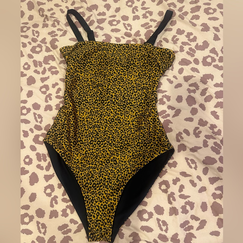Reversible Leopard / Black Print One-Piece Swimsuit cut out bathing suit - Picture 16 of 17